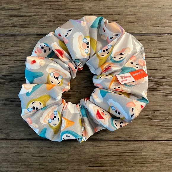 Harveys Accessories - Harveys Disney Seven Dwarves Medium Scrunchie